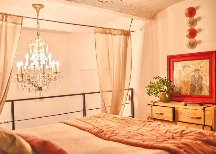 Andrassy Palace - Stylish 1